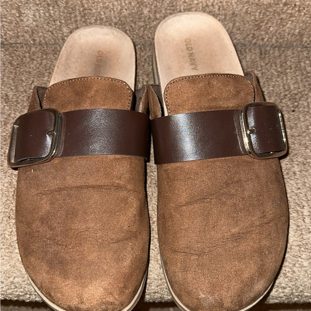 Brown mules